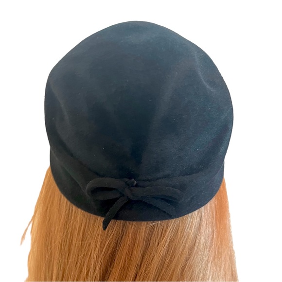 Vintage Velour Hat 1940s Black Bow Tilt Hat Bonnet Fascinator Cloche - Picture 6 of 9